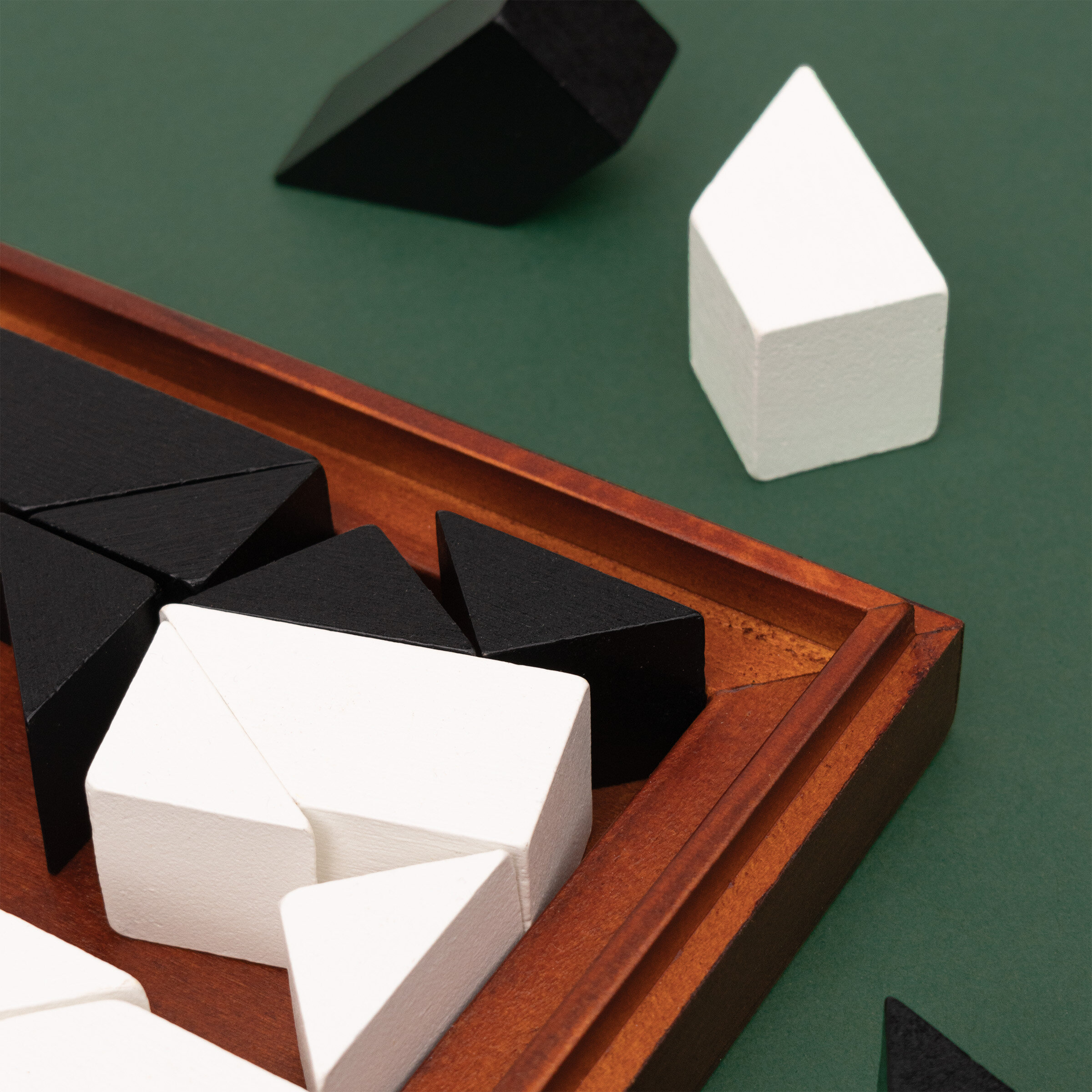 Wooden game Shapeshifter