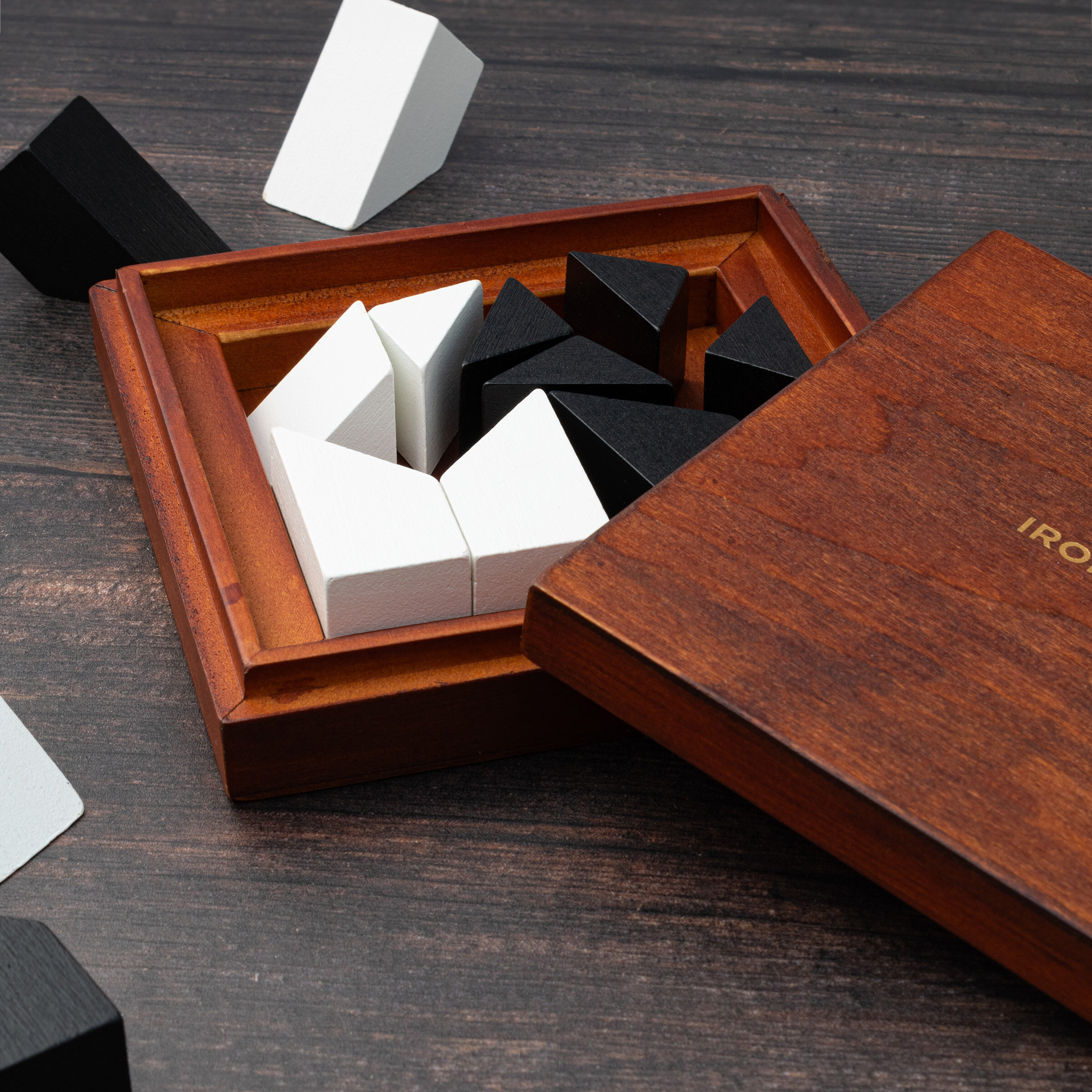 Wooden game Shapeshifter