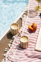 Doftljus Cabana Lilarandig keramik - Grecian Sand