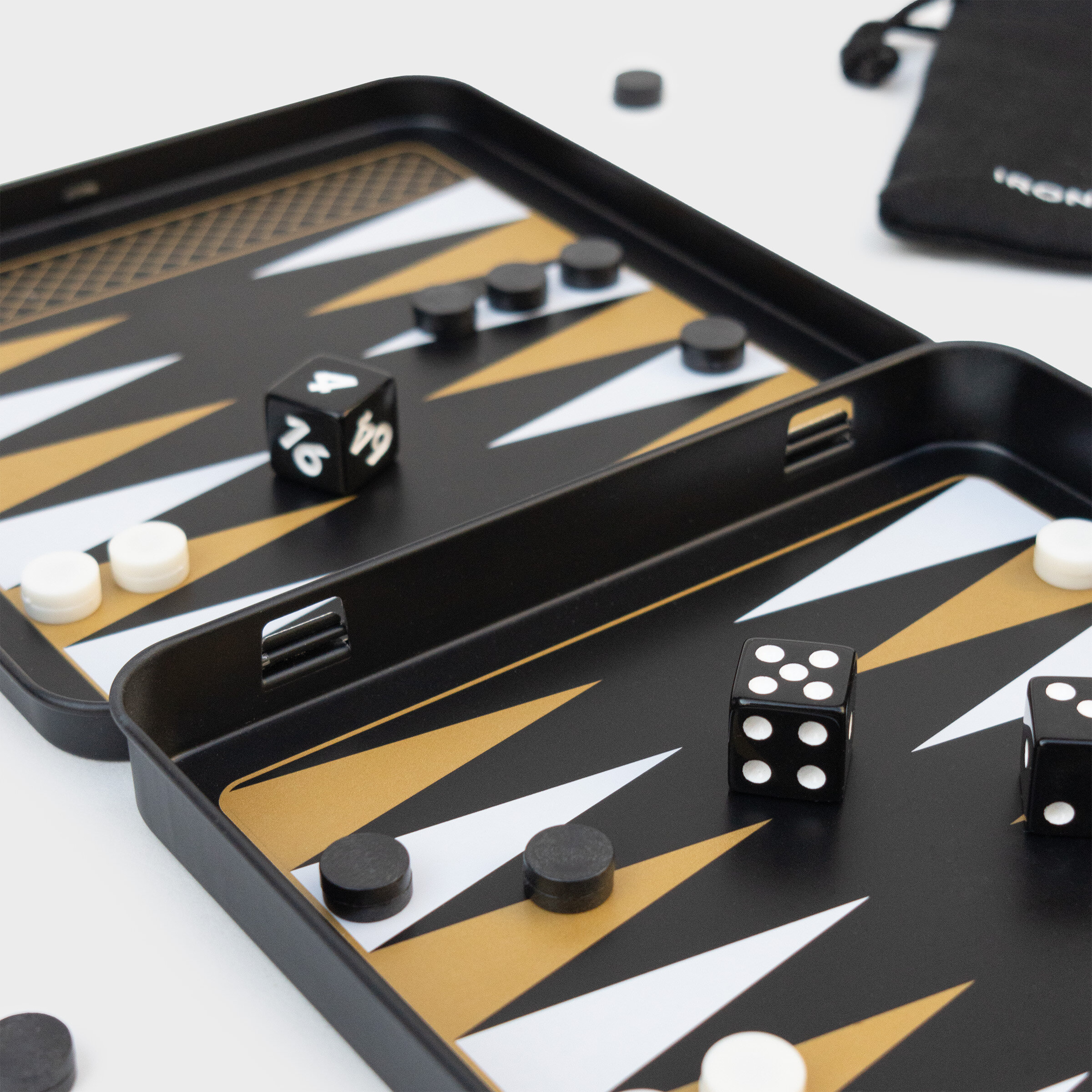 Iron & Glory  Magnetisk Resespel Backgammon
