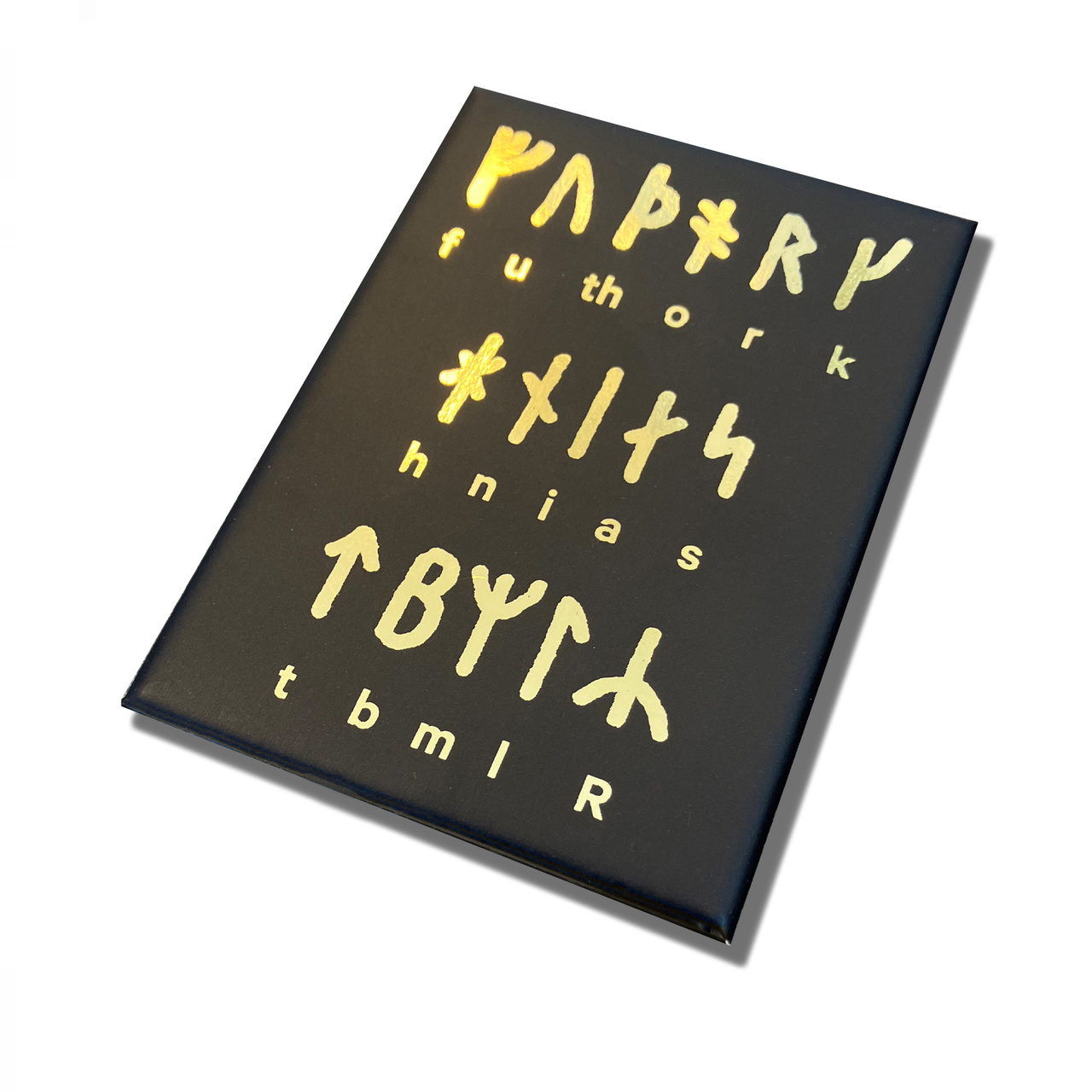 Magnet 90x65 Runor. matt svart med guldrunor