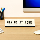 Lysande skrivbordsskylt