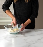 Nordic Ware Degblandare med trähandtag