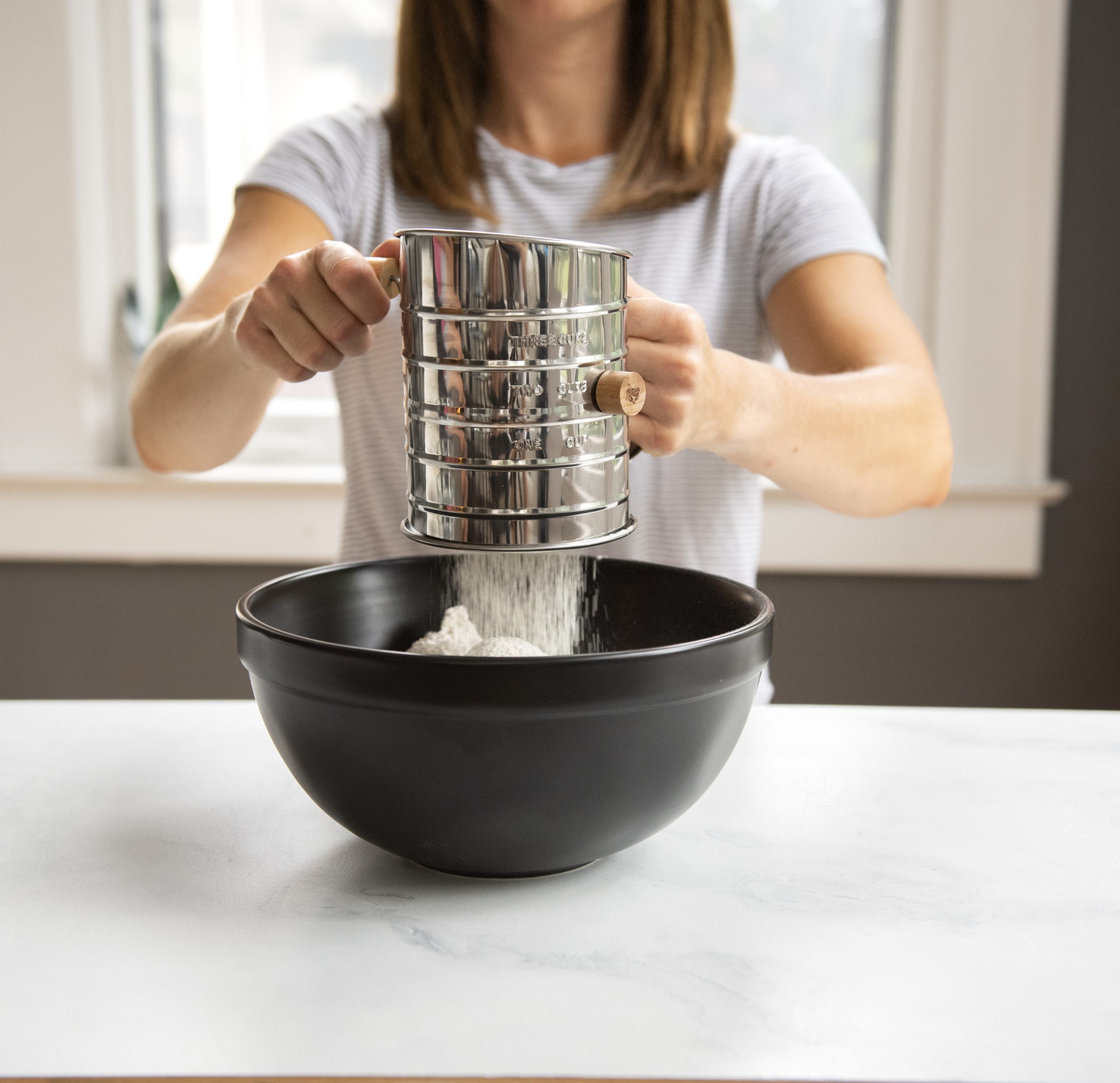 Nordic Ware Mjölsikt med trähandtag