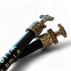 Penna Svart med pentopp Torshammare och Silverrunor