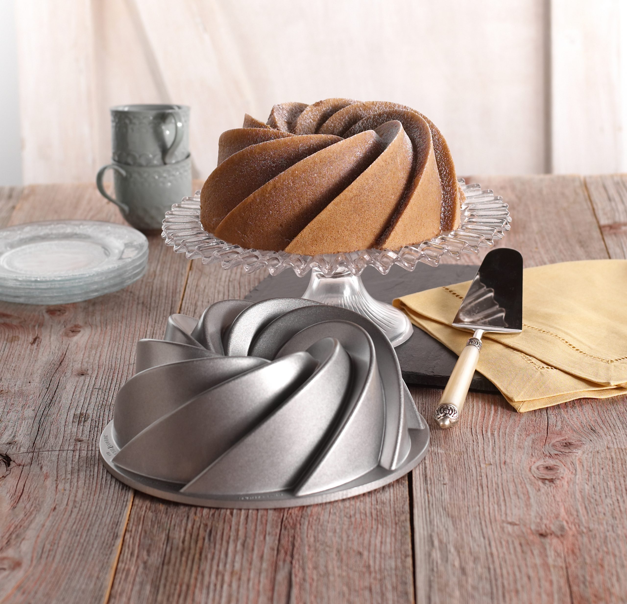 Nordic Ware Heritage Bundt® Pan Silver