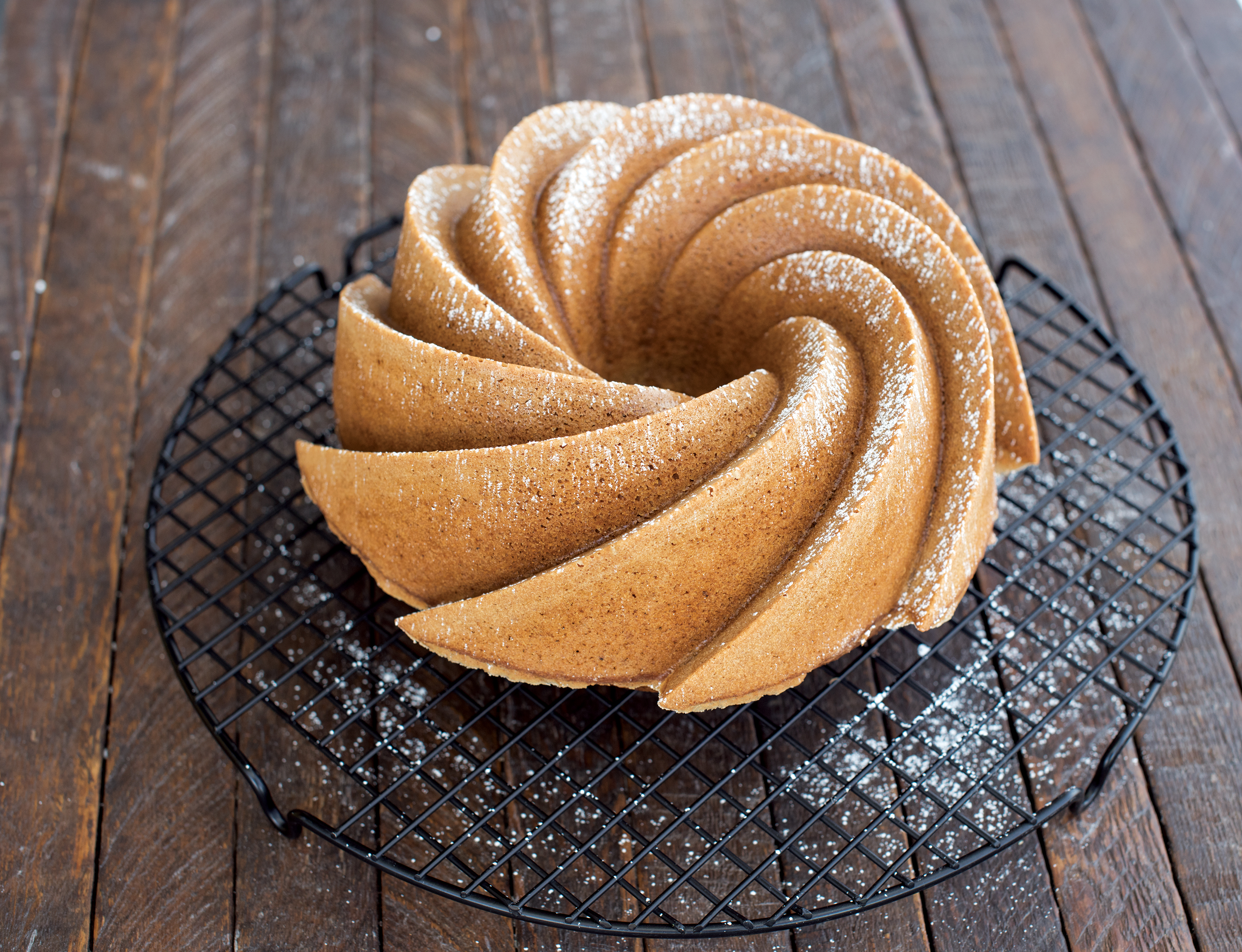Nordic Ware Heritage Bundt® Pan Gold