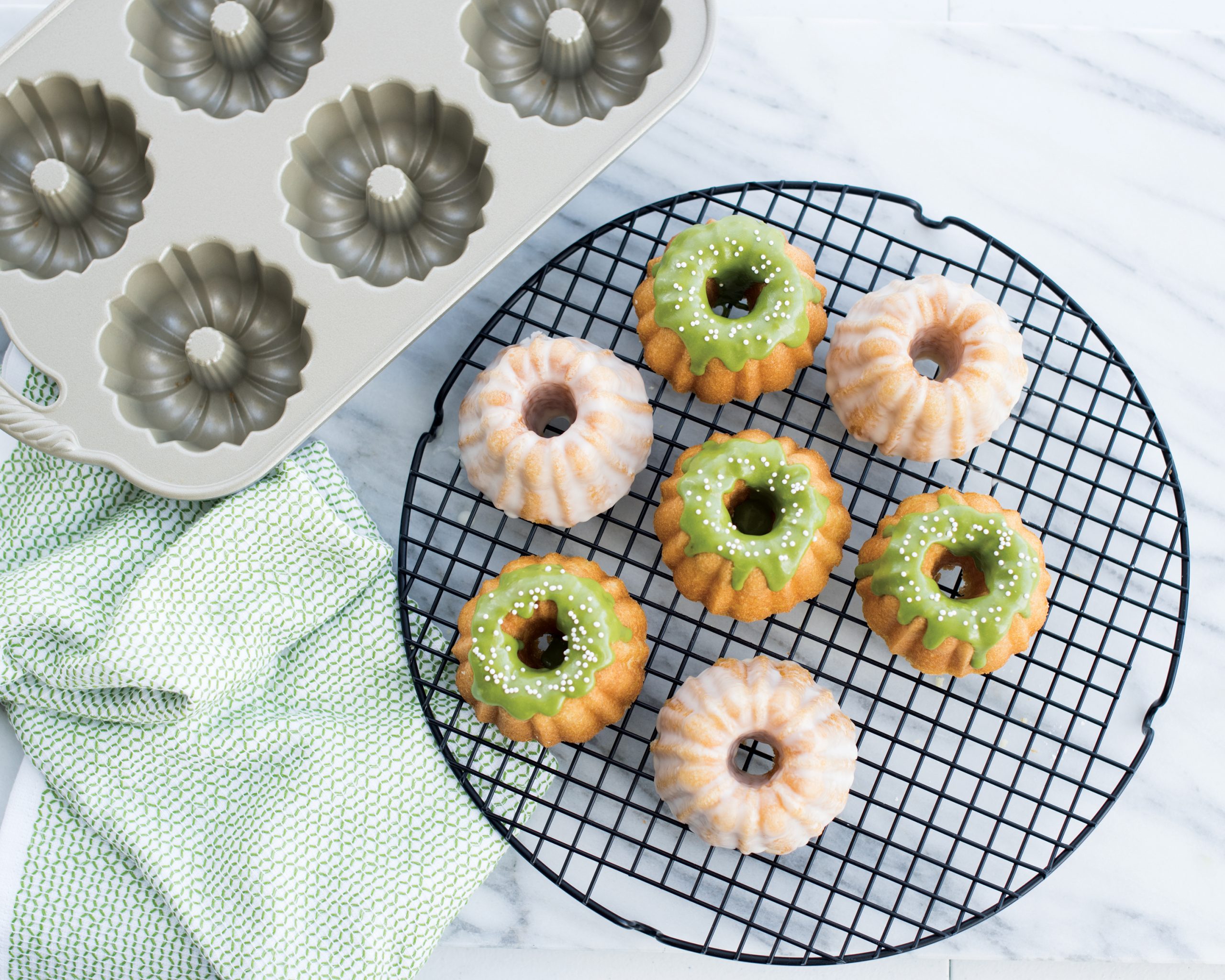 Nordic Ware Anniversary Bundtlette Pan Silver *