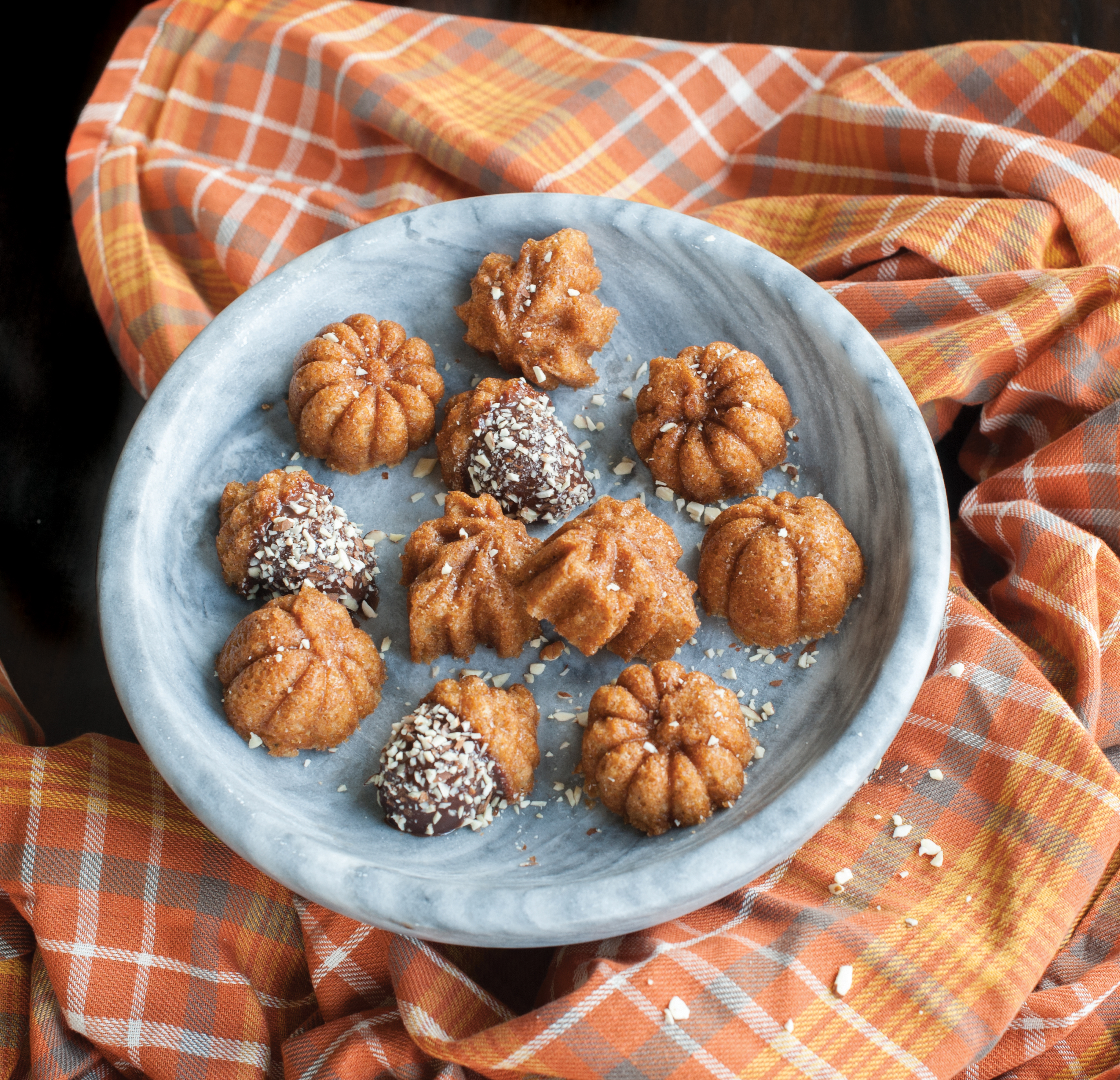 Nordic Ware Autumn Cakelet Pan