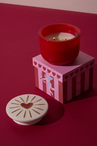 Doftljus Charmed Heart 226 g - Rött glas med lock i keramik med hjärta  - Wild Fig & Rose