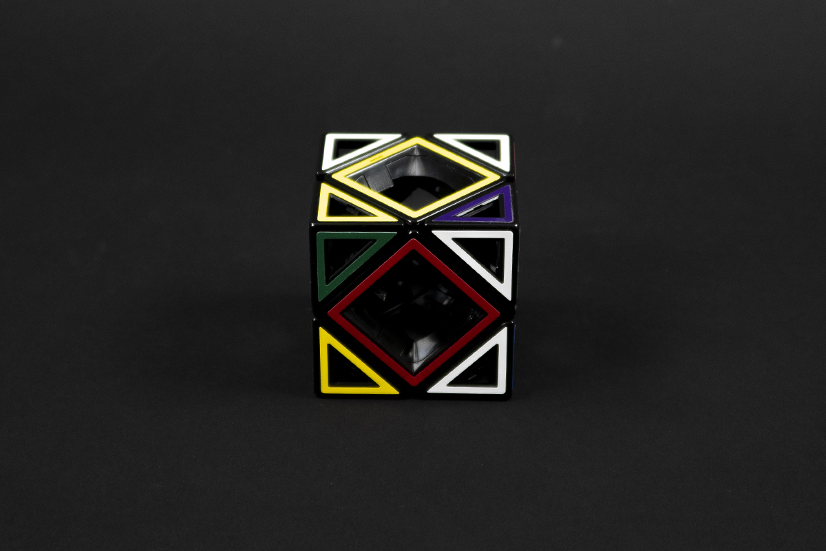 REA Pussel Hollow Skewb Cube