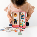 Mini magnetic Dress-Up Studio